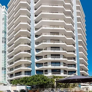 Aparthotel Carrington Court, Main Beach